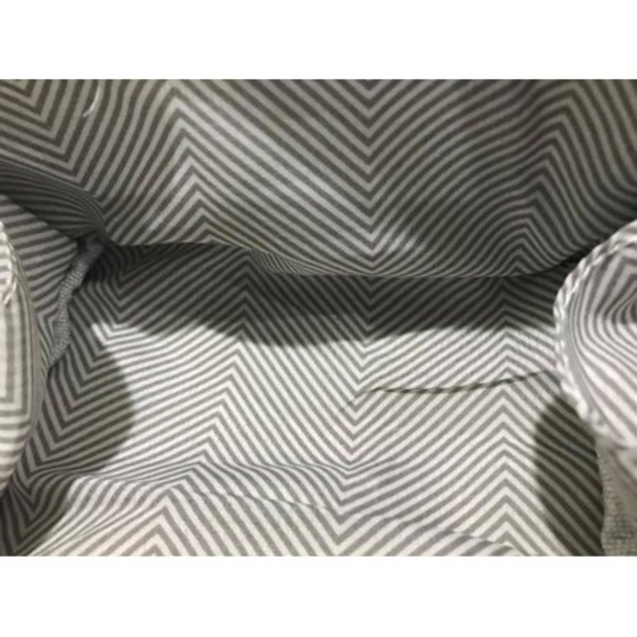 United Airlines POLARIS Saks Fifth Avenue Bag - Picture 2 of 3